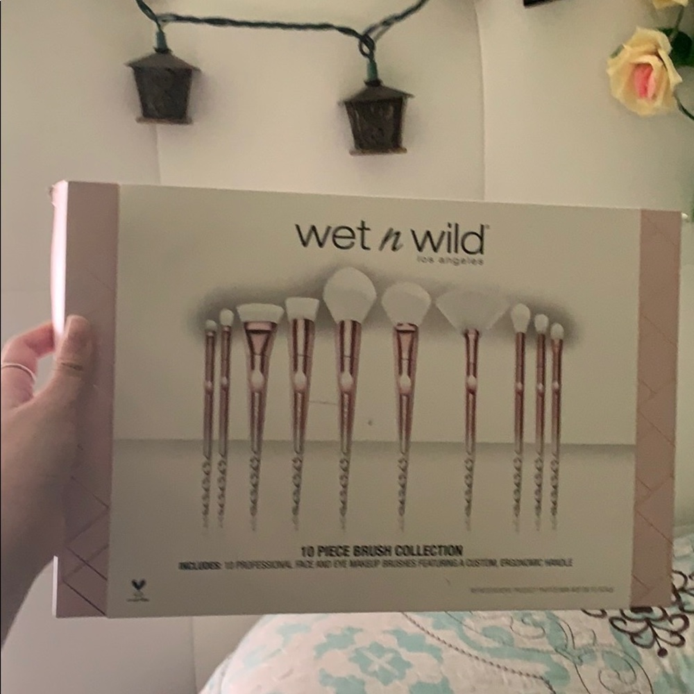 Wet n wild makeup brushes